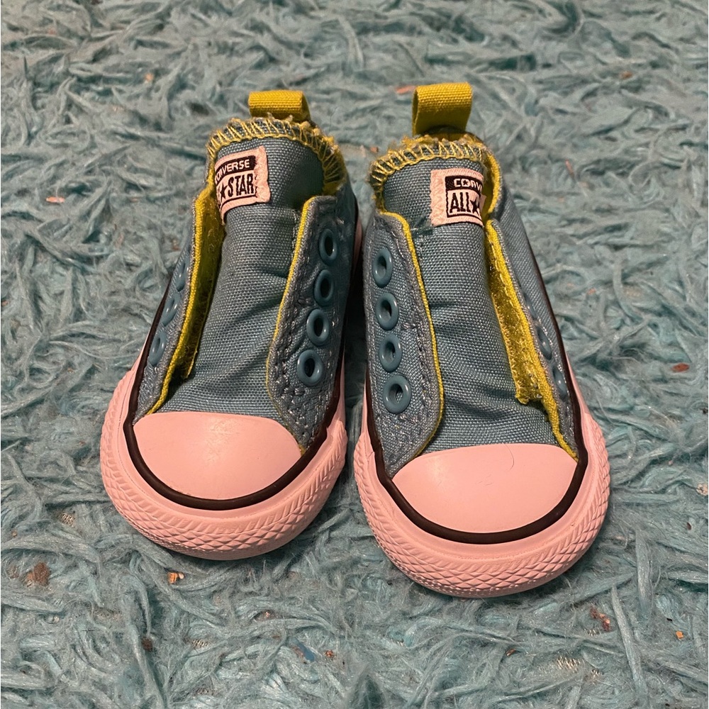Unisex low top converse sneakers